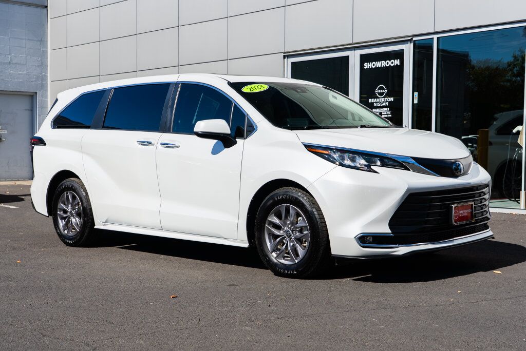 2023 Toyota Sienna XLE