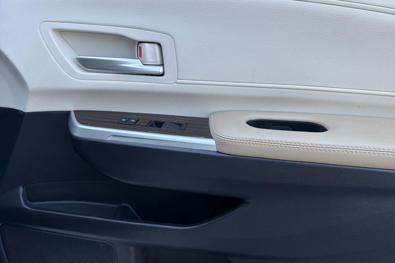 2023 Toyota Sienna XLE Roseville CA