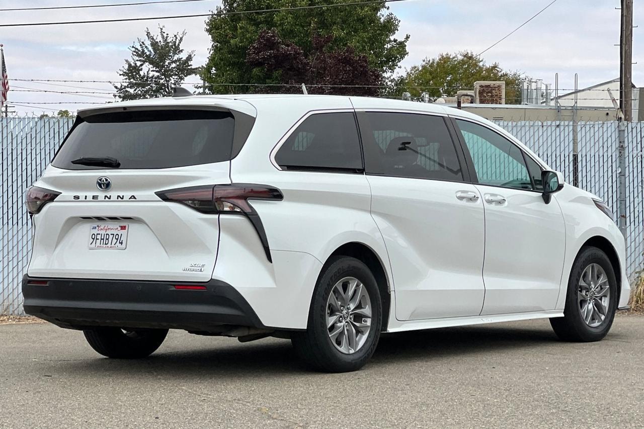 2023 Toyota Sienna XLE