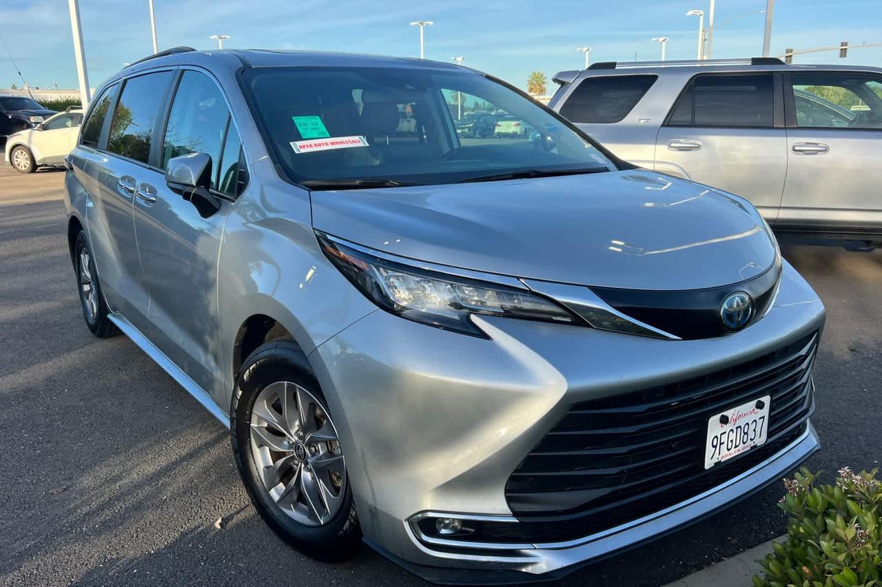 2023 Toyota Sienna XLE