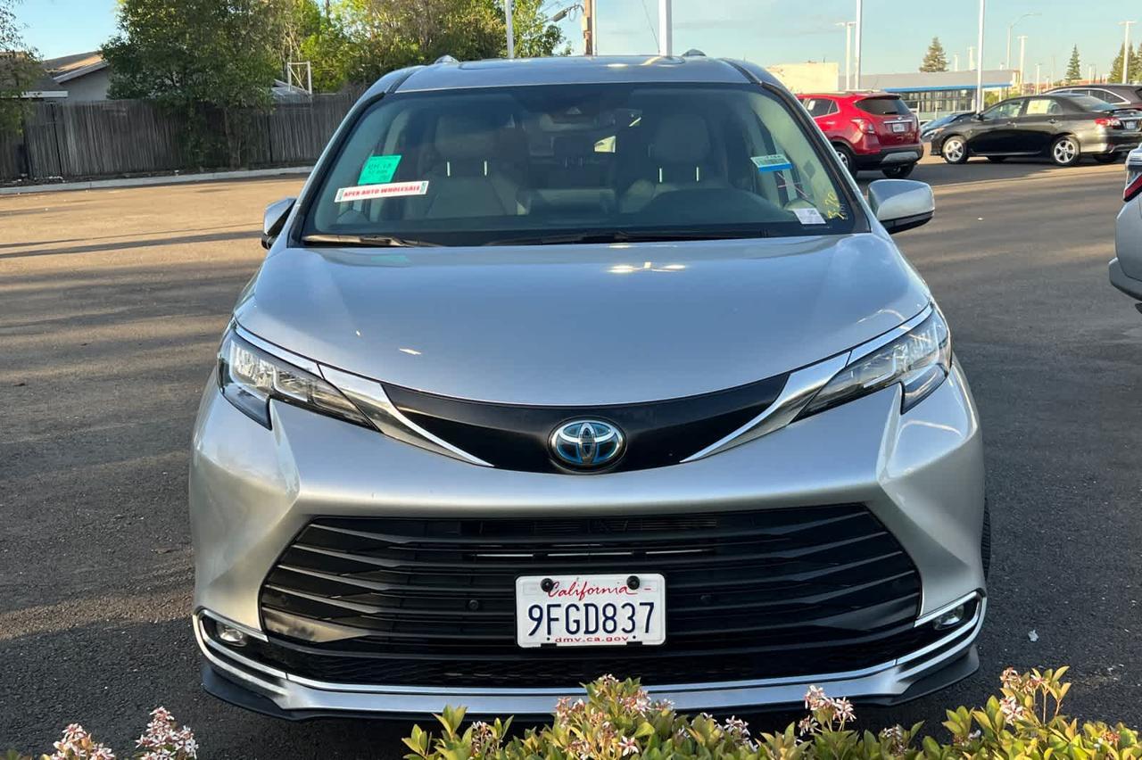 2023 Toyota Sienna XLE