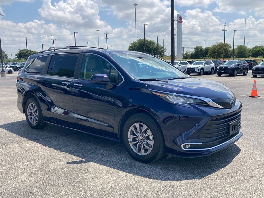 2023 Toyota Sienna XLE