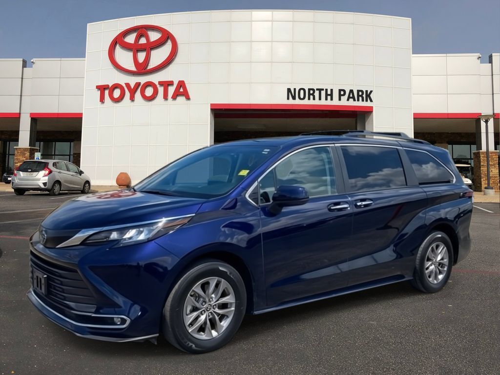 2023 Toyota Sienna XLE