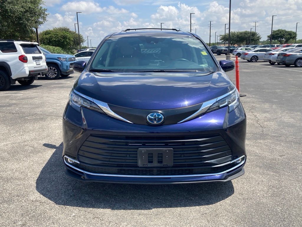 2023 Toyota Sienna XLE