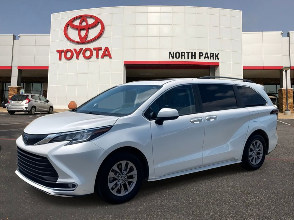 2023 Toyota Sienna XLE