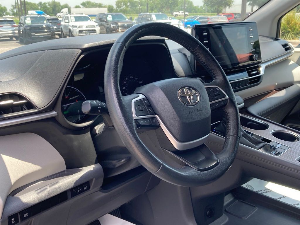 2023 Toyota Sienna XLE San Antonio TX