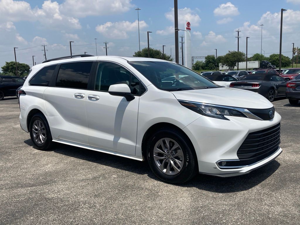 2023 Toyota Sienna XLE