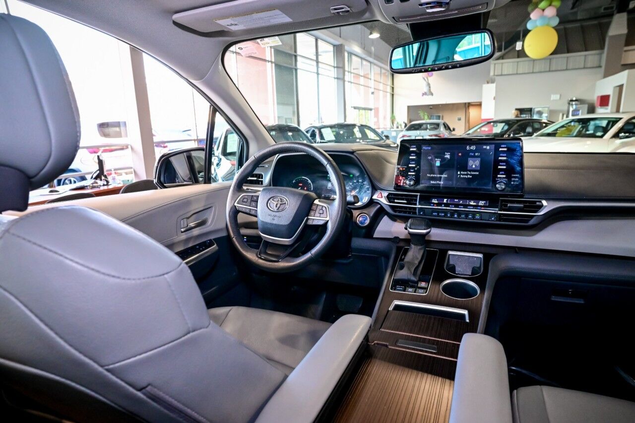2023 Toyota Sienna XLE Springfield NJ