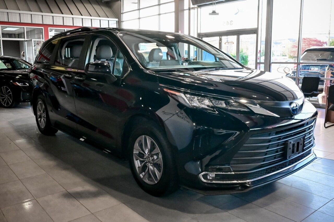 2023 Toyota Sienna XLE Springfield NJ