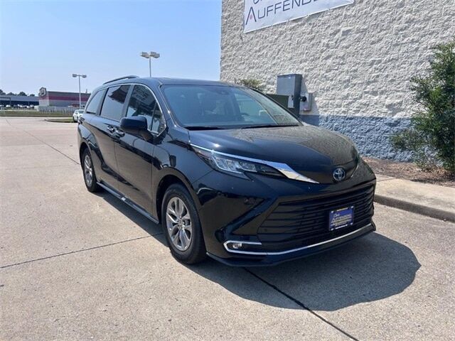 2023 Toyota Sienna XLE