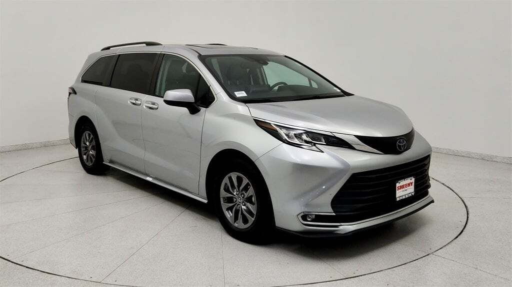 2023 Toyota Sienna XLE