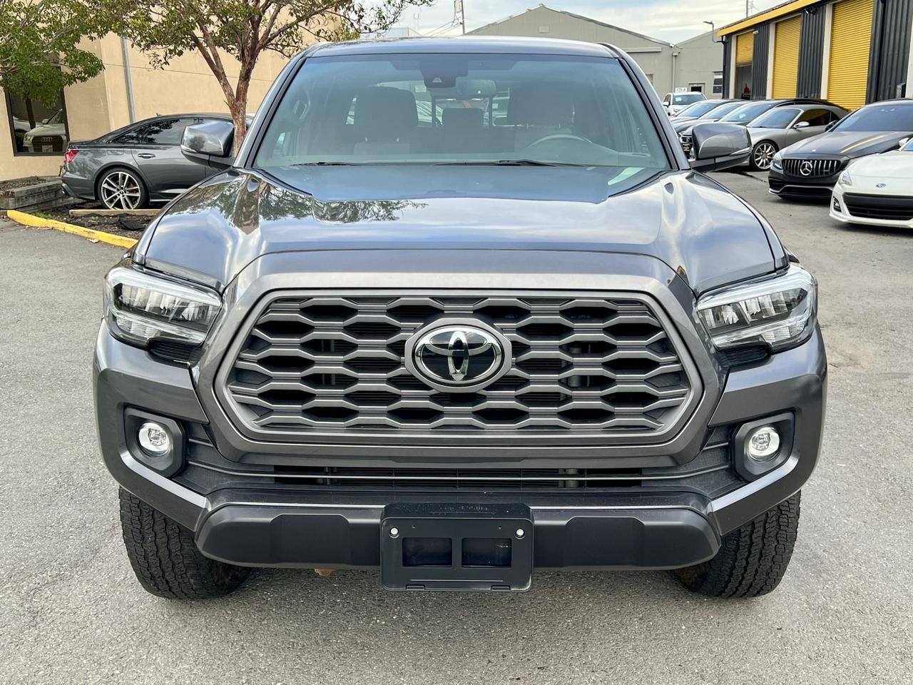 2023 Toyota Tacoma 4x4 TRD photo 2