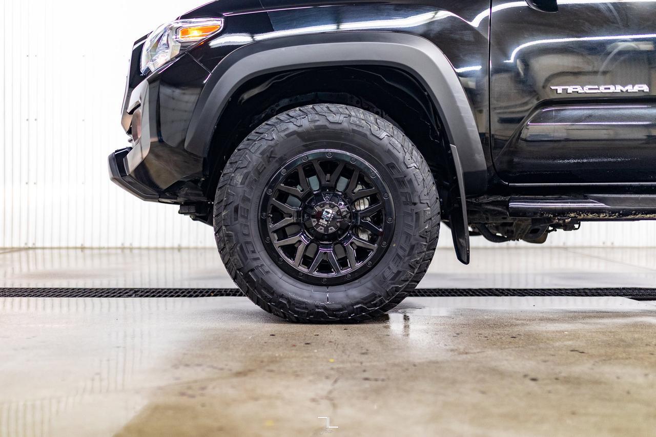 2023 Toyota Tacoma 4x4 Crew Cab TRD Off Road Leather Roof Nav BCam Red Deer AB