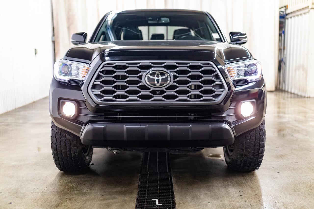 2023 Toyota Tacoma 4x4 Crew Cab TRD Off Road Leather Roof Nav BCam Red Deer AB
