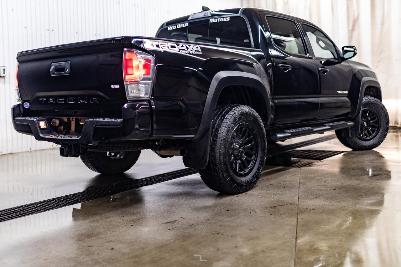 2023 Toyota Tacoma 4x4 Crew Cab TRD Off Road Leather Roof Nav BCam Red Deer AB