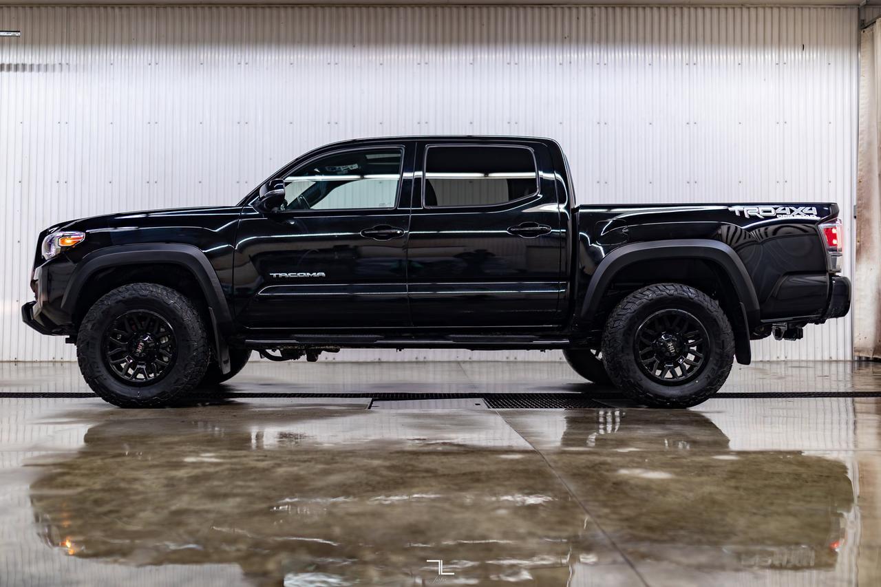2023 Toyota Tacoma 4x4 Crew Cab TRD Off Road Leather Roof Nav BCam Red Deer AB