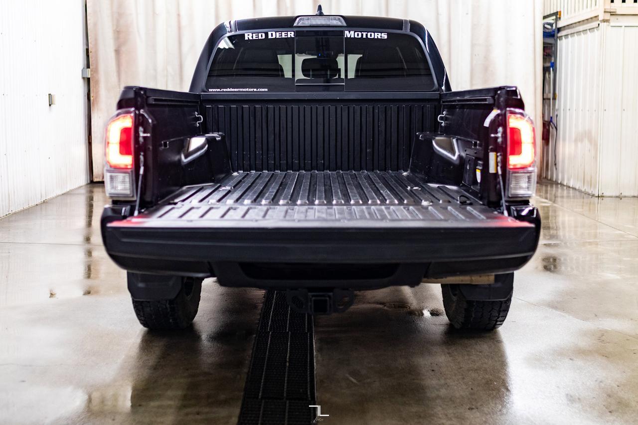 2023 Toyota Tacoma 4x4 Crew Cab TRD Off Road Leather Roof Nav BCam Red Deer AB