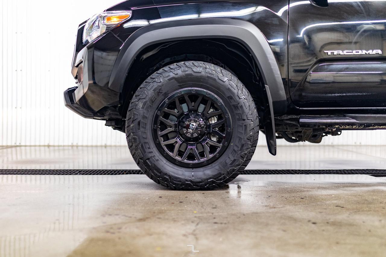 2023 Toyota Tacoma 4x4 Crew Cab TRD Off Road Leather Roof Nav BCam Red Deer AB