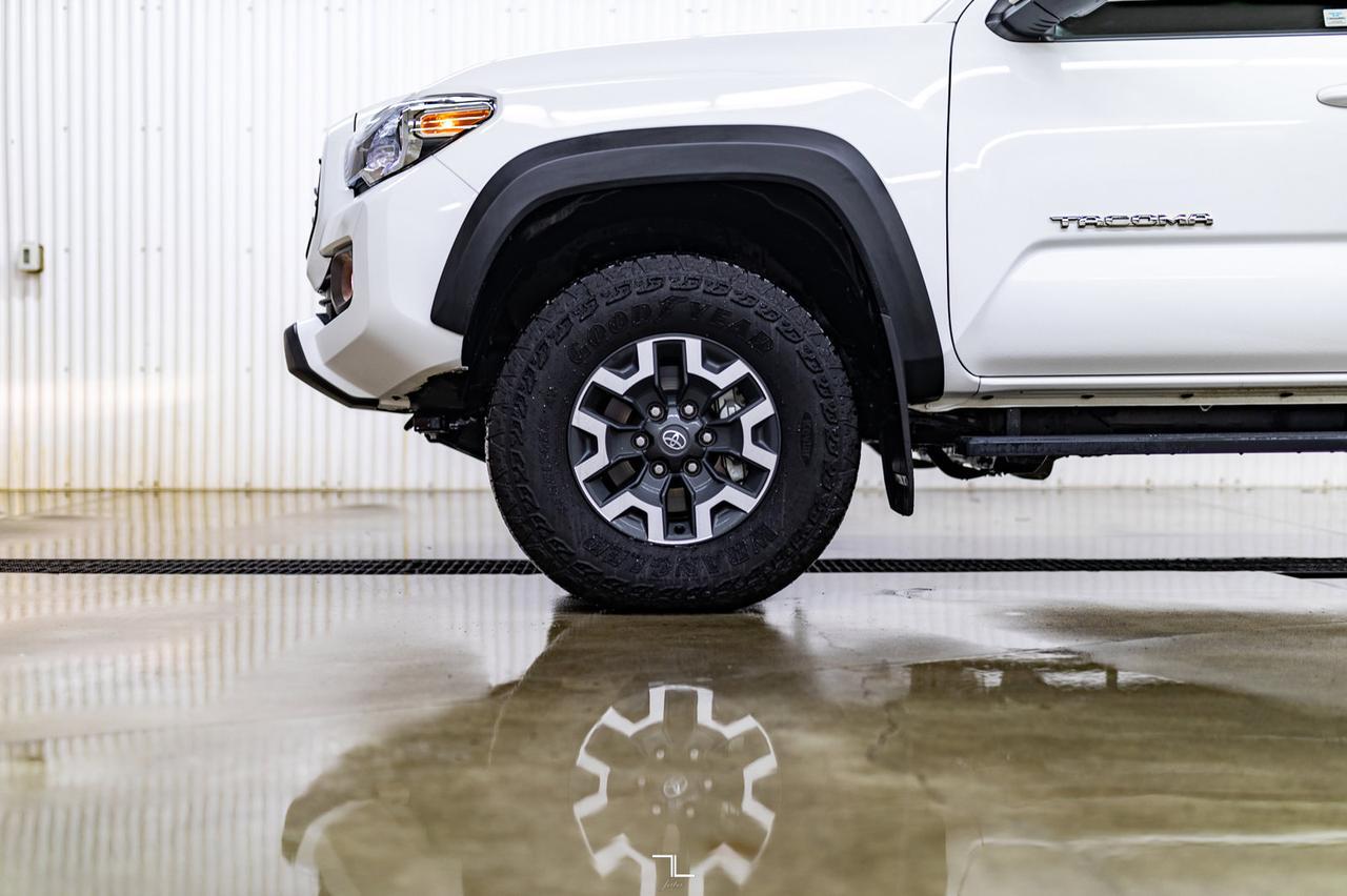 2023 Toyota Tacoma 4x4 Crew Cab TRD Off Road Nav BCam Red Deer AB