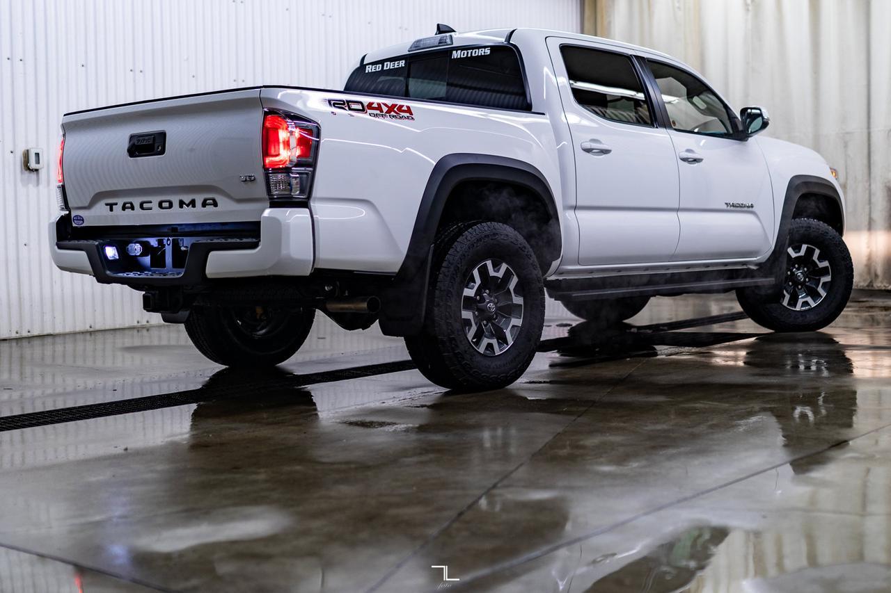 2023 Toyota Tacoma 4x4 Crew Cab TRD Off Road Nav BCam Red Deer AB