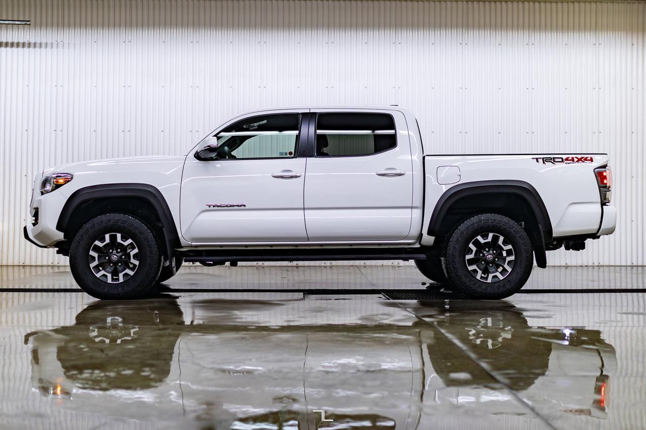 2023 Toyota Tacoma 4x4 Crew Cab TRD Off Road Nav BCam Red Deer AB