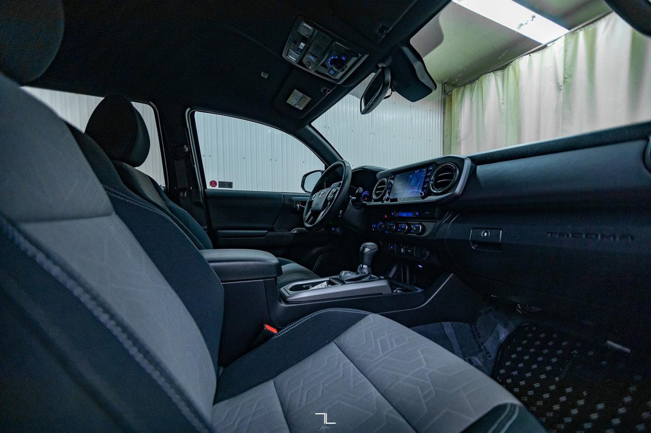 2023 Toyota Tacoma 4x4 Crew Cab TRD Off Road Nav BCam Red Deer AB