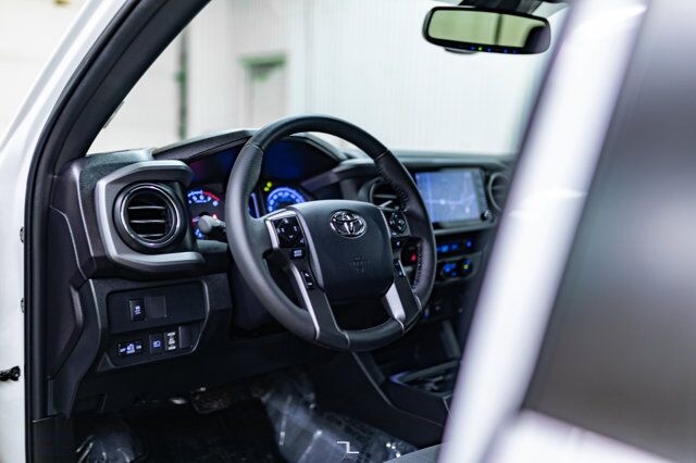 2023 Toyota Tacoma 4x4 Crew Cab TRD Off Road Nav BCam Red Deer AB