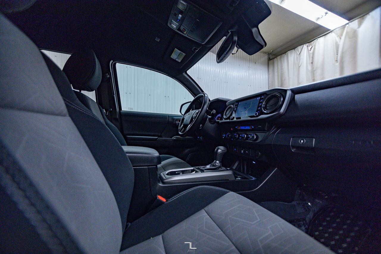 2023 Toyota Tacoma 4x4 Crew Cab TRD Sport Nav BCam Red Deer AB