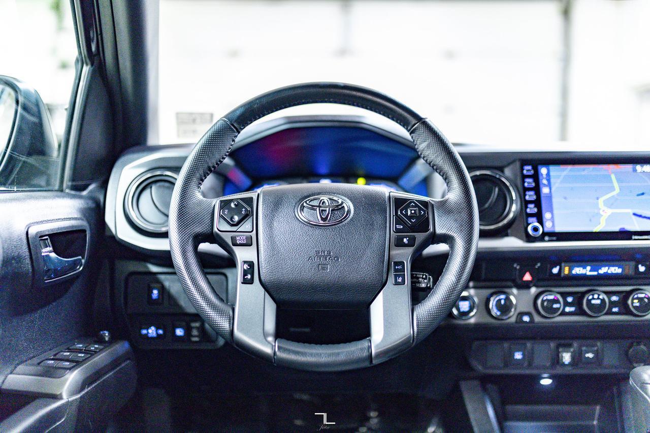 2023 Toyota Tacoma 4x4 Crew Cab TRD Sport Nav BCam Red Deer AB