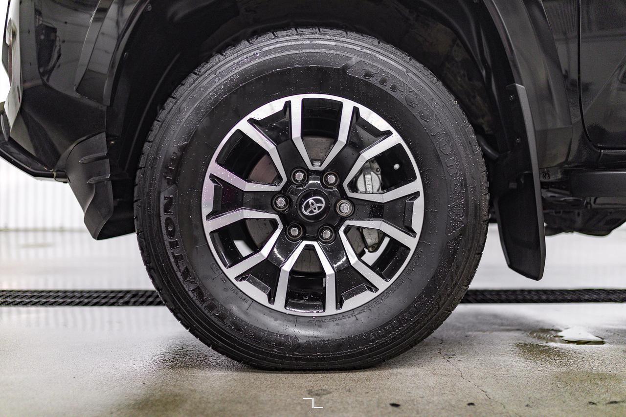 2023 Toyota Tacoma 4x4 Crew Cab TRD Sport Nav BCam Red Deer AB