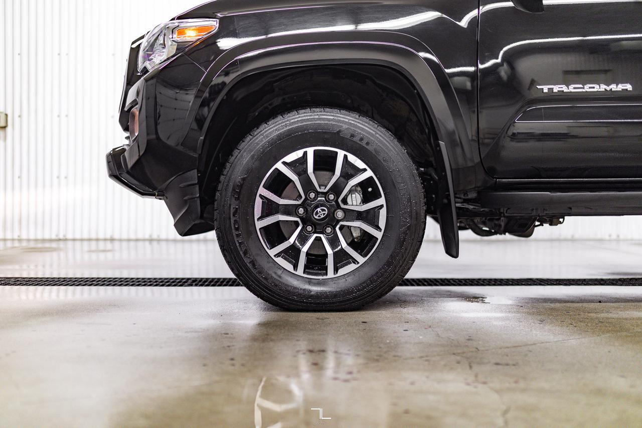 2023 Toyota Tacoma 4x4 Crew Cab TRD Sport Nav BCam Red Deer AB