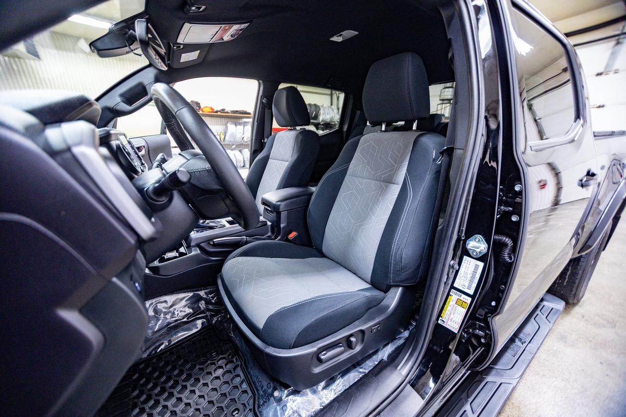2023 Toyota Tacoma 4x4 Crew Cab TRD Sport Nav BCam Red Deer AB
