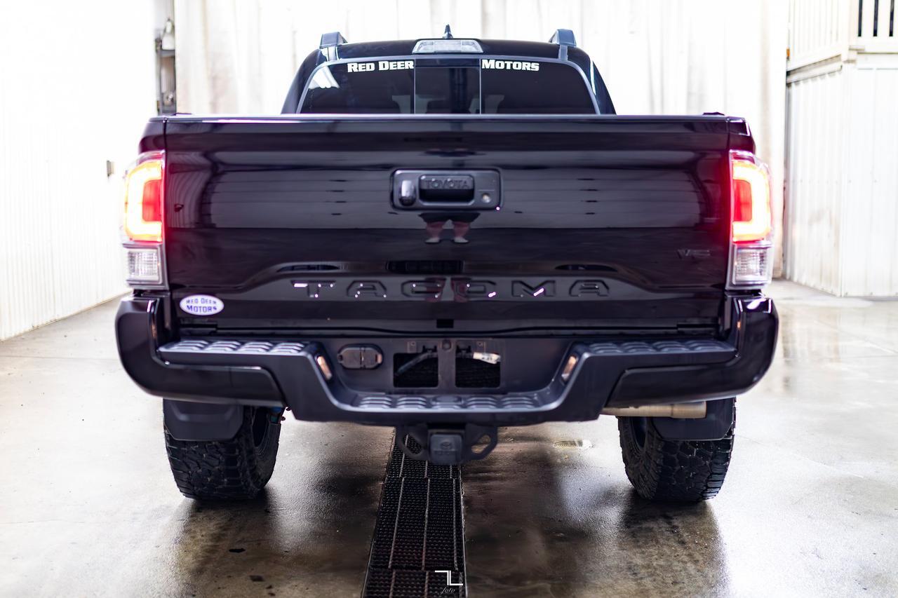 2023 Toyota Tacoma 4x4 Crew Cab TRD Sport Premium Leather Roof Nav BCam Red Deer AB