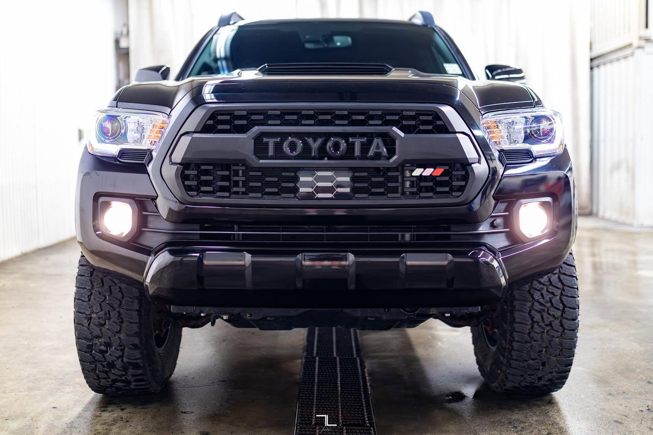 2023 Toyota Tacoma 4x4 Crew Cab TRD Sport Premium Leather Roof Nav BCam Red Deer AB