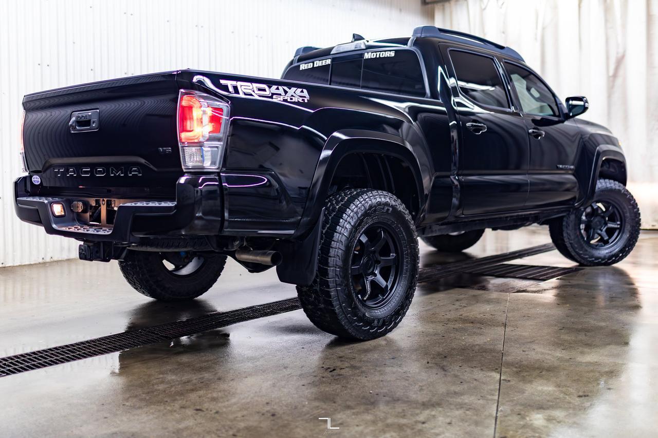 2023 Toyota Tacoma 4x4 Crew Cab TRD Sport Premium Leather Roof Nav BCam Red Deer AB