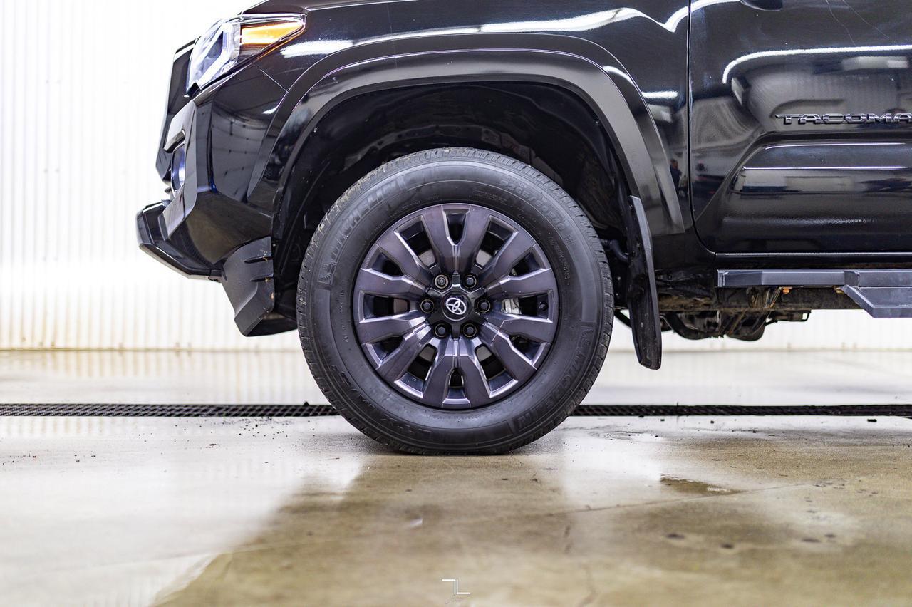 2023 Toyota Tacoma 4x4 Double Cab Limited Nightshade Leather Roof Nav Red Deer AB