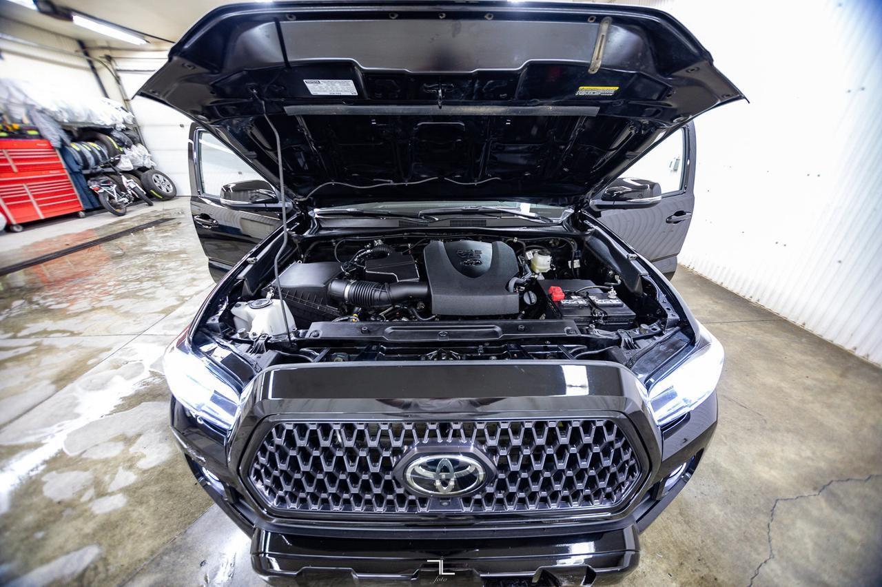 2023 Toyota Tacoma 4x4 Double Cab Limited Nightshade Leather Roof Nav Red Deer AB