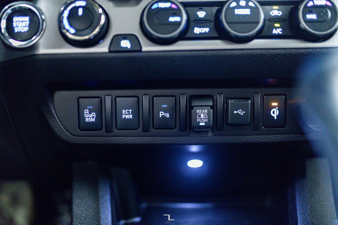 2023 Toyota Tacoma 4x4 Double Cab Limited Nightshade Leather Roof Nav Red Deer AB