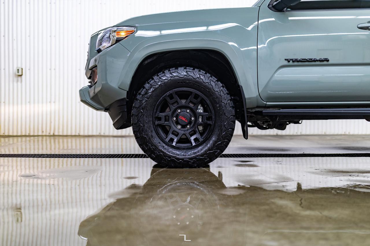 2023 Toyota Tacoma 4x4 Double Cab TRD Sport Premium Leather Roof Nav Red Deer AB