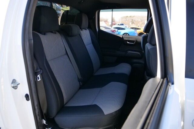 2023 Toyota Tacoma TRD Off Road 4X4 / Sunroof / Tonneau Cover! High Point NC