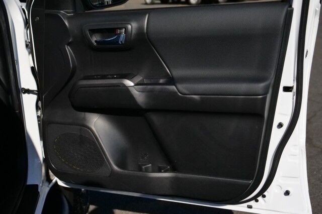 2023 Toyota Tacoma TRD Off Road 4X4 / Sunroof / Tonneau Cover! High Point NC