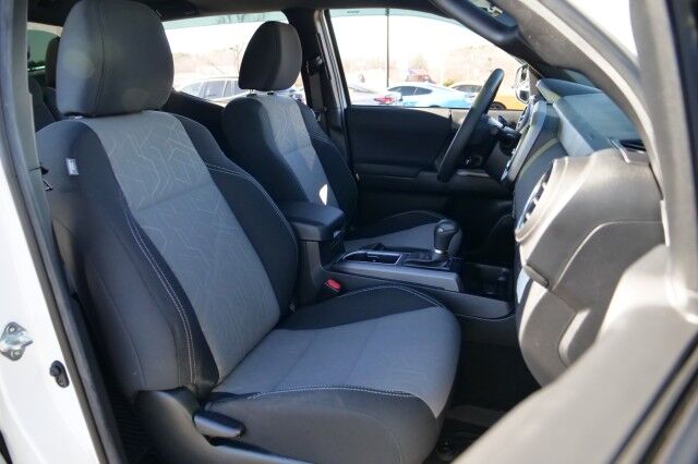 2023 Toyota Tacoma TRD Off Road 4X4 / Sunroof / Tonneau Cover! High Point NC