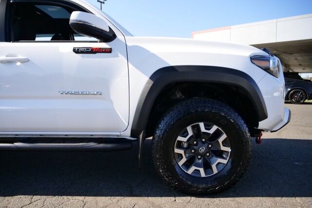 2023 Toyota Tacoma TRD Off Road 4X4 / Sunroof / Tonneau Cover! High Point NC