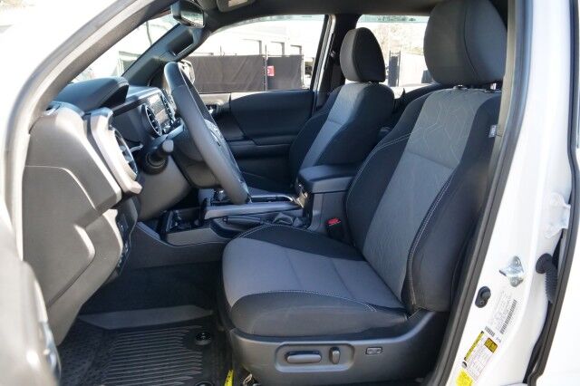 2023 Toyota Tacoma TRD Off Road 4X4 / Sunroof / Tonneau Cover! High Point NC