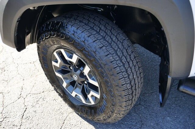 2023 Toyota Tacoma TRD Off Road 4X4 / Sunroof / Tonneau Cover! High Point NC