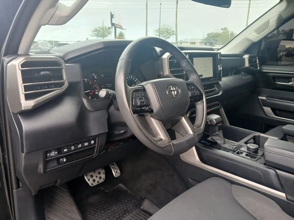2023 Toyota Tundra CrewMax SR5 photo 6