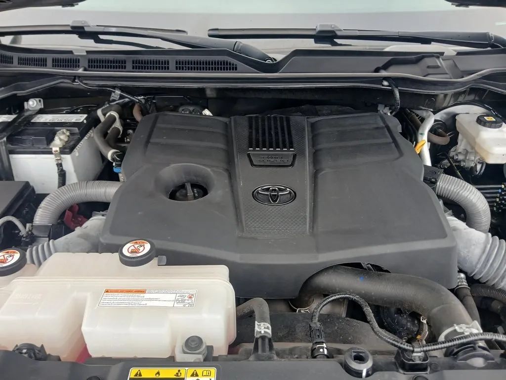 2023 Toyota Tundra CrewMax SR5 photo 22