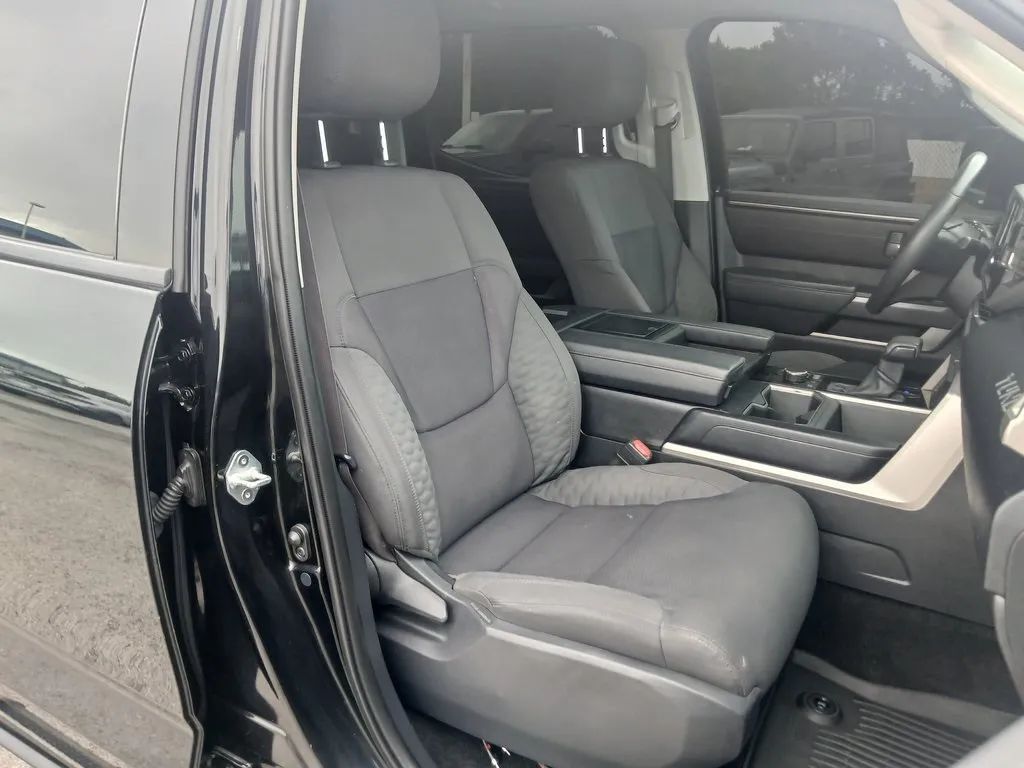 2023 Toyota Tundra CrewMax SR5 photo 17