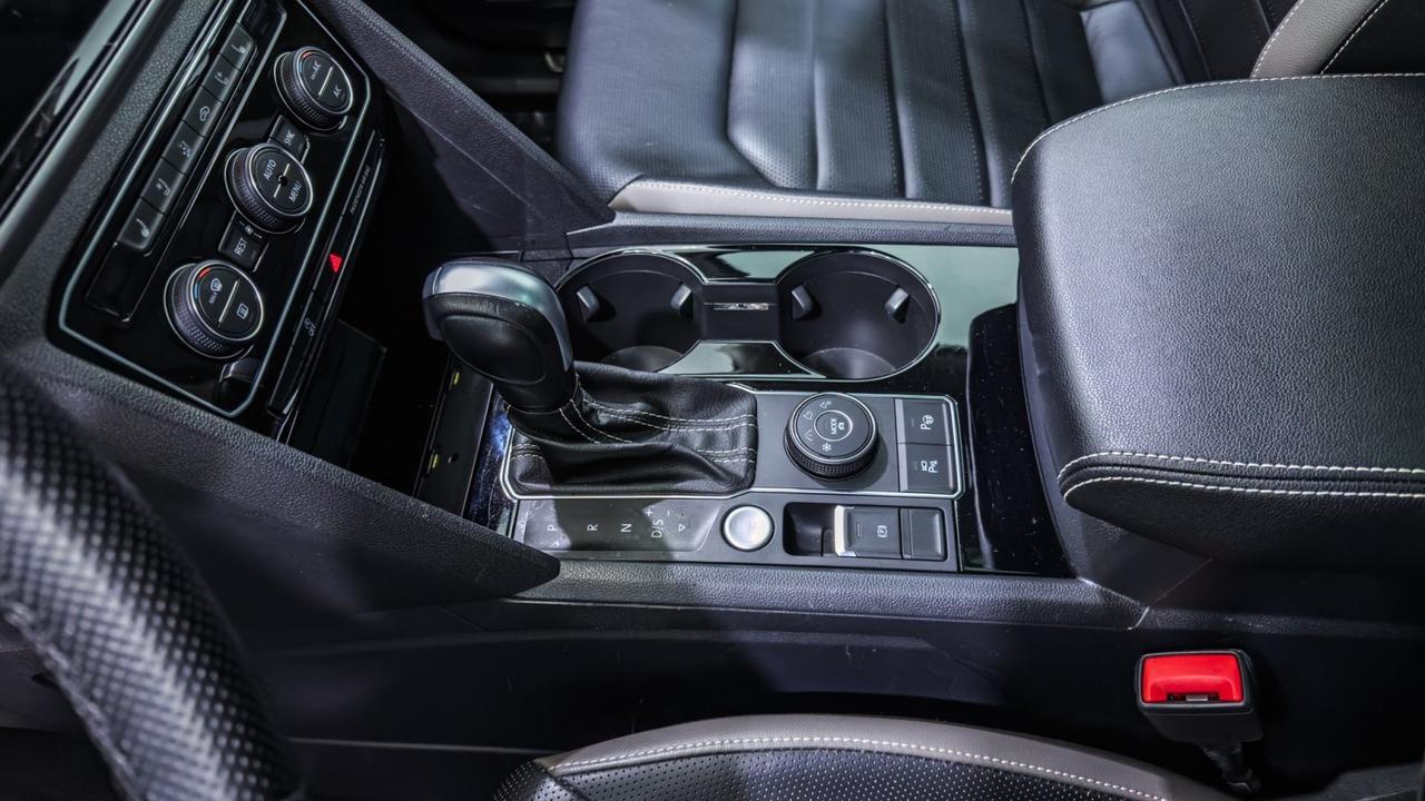 2023 Volkswagen Atlas 3.6L V6 SEL Premium R-Line 4MOTION Tallmadge OH