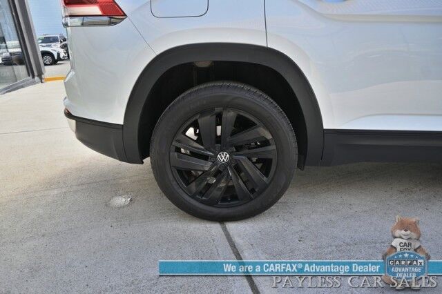 2023 Volkswagen Atlas Cross Sport 2.0T SE / AWD / Power & Heated Leather Seats / Panoramic Sunroof / Auto Start / Apple CarPlay & Android Auto / Blind Spot & Collision Alert / Lane Depart Alert / Keyless Enry & Start / 1-Owner Anchorage AK
